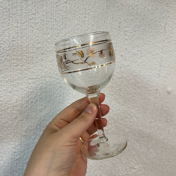 Pair of Vintage Libbey Glass 22K Gold Pinecone Wine Glasses - Picture 5 of 5